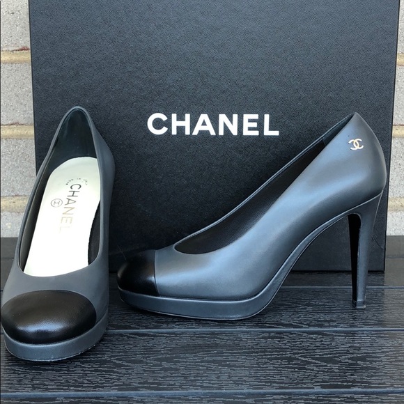 Chanel Gray & Black Heels with Silver CC Size 36.5 - Picture 1 of 9